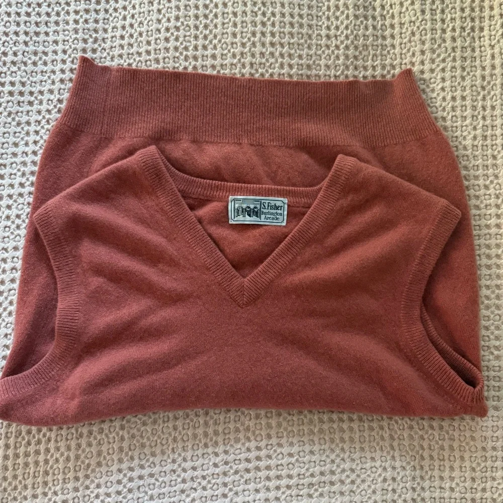 Vintage 100% Cashmere Sweater Vest Rust Red Made in Scotland M - Picture 12 of 12